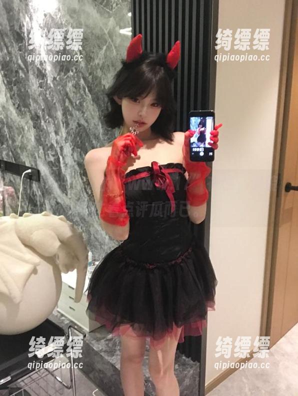 17 一个人的“www.17”在线,假装忙着点评瓜而已。