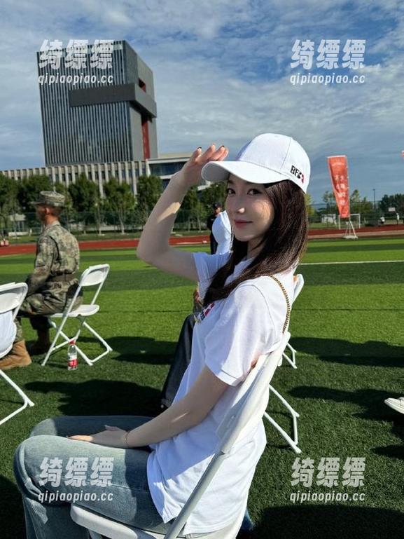 一波未平一波又起，www.17吃瓜苹果版的故事越来越炸裂！