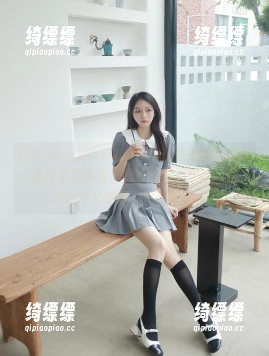 51.com www.51.com更新后的新瓜,像炖了老母鸡,越吃越觉心里暖。但不知为啥又觉得心里空落落……