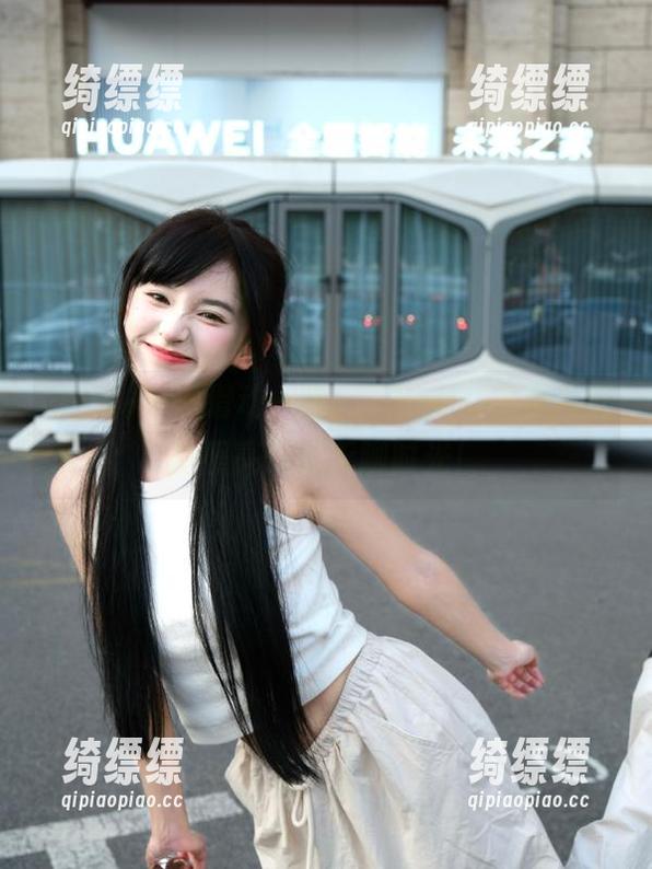 只需滑动一指，“hlw”免费瓜就能照亮你的无聊时光！