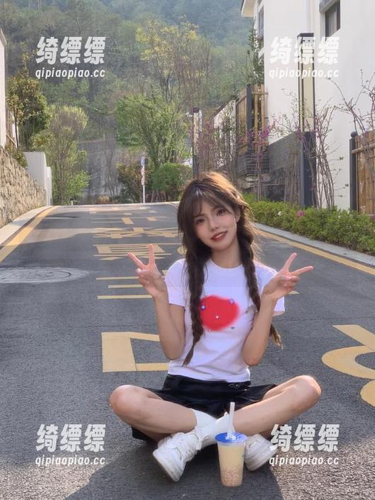 hlw 就在这个网页上和“hlw”对话,偶尔觉得好像自己跟幻影玩捉迷藏。