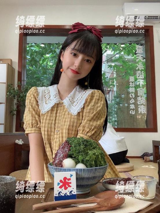 “hlw”视频里的“小道消息”，更像是一场无声的秀，暗暗流露着千般情绪。