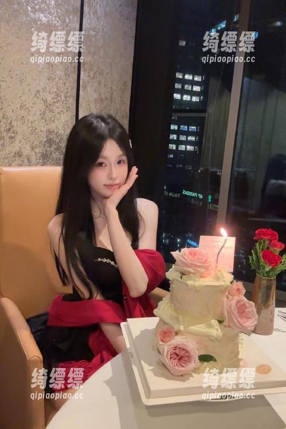 hlw发布：继续保持这种辣条风格，真的是惊艳了我的眼