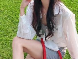 再啃一口“www.51cg28”的首页，感觉自己慢慢变成吃瓜群众了。