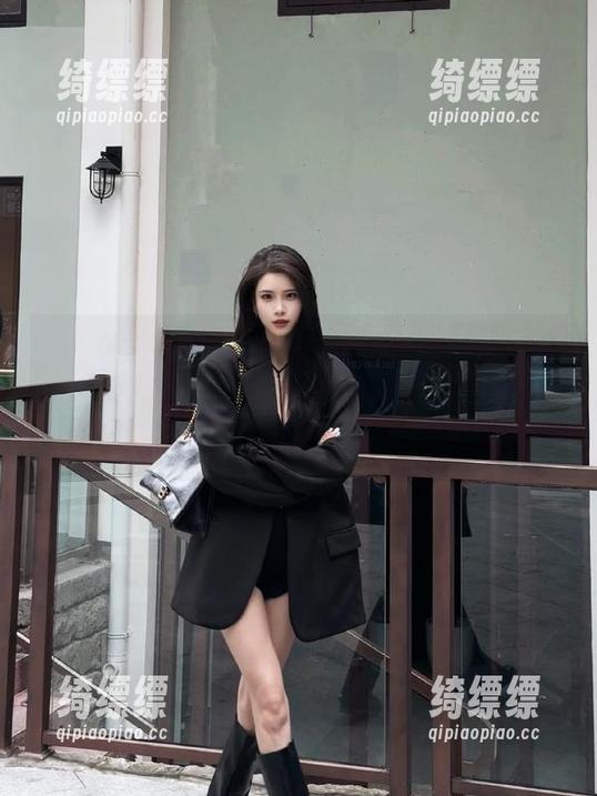 在“www.zztt333”最新更新的内容里，像是找到一块奇妙的拼图，拼凑出不同寻常的景象。