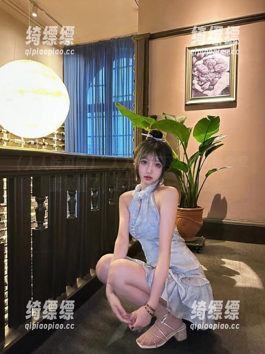 “人人吃瓜网”的地址我早就掌握了，连瓜都能一手捏！