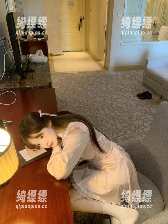 不装忙？快下载“吃瓜不打烊”，让你无意间“吃瓜”成了间接工作！