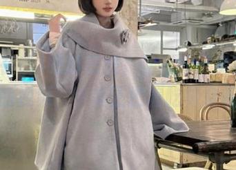 吃瓜在线，让我分享免费完整版的视频，手里正忙着吃零食呢～