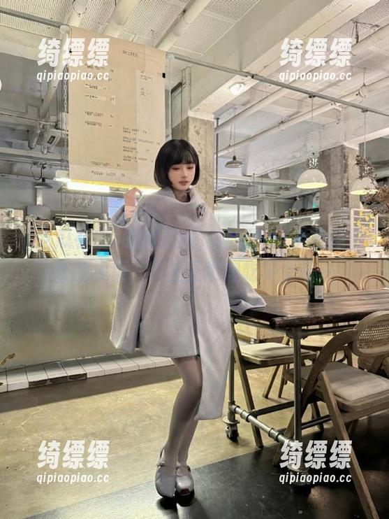 吃瓜在线，让我分享免费完整版的视频，手里正忙着吃零食呢～