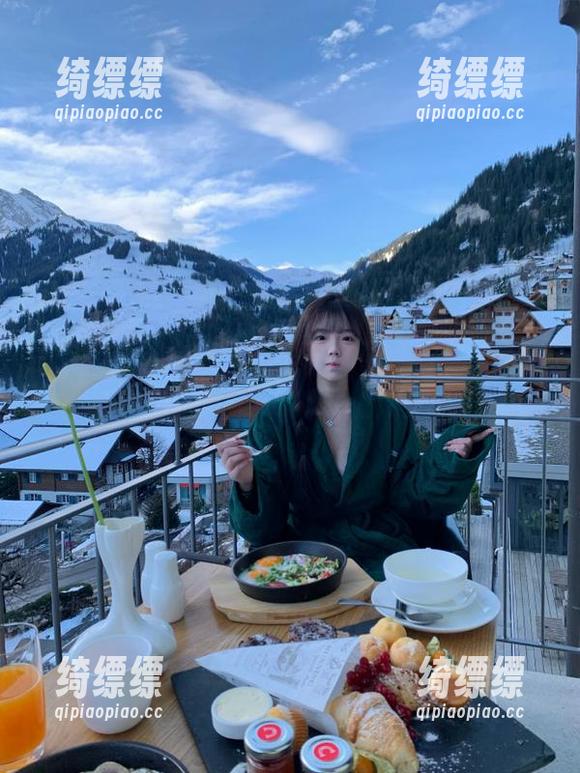 在线体验“吃瓜天堂”的热辣评论，让你时刻跟上潮流。