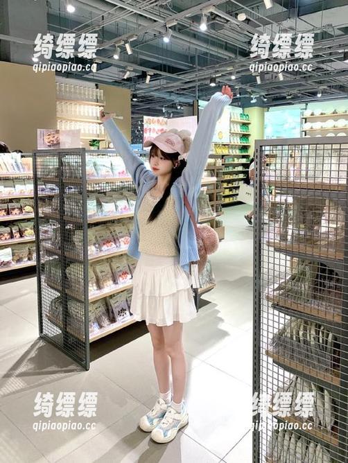 吃瓜头条发布的瓜联想，咚的一声，草莓可以点到了球场的骚气吗？
