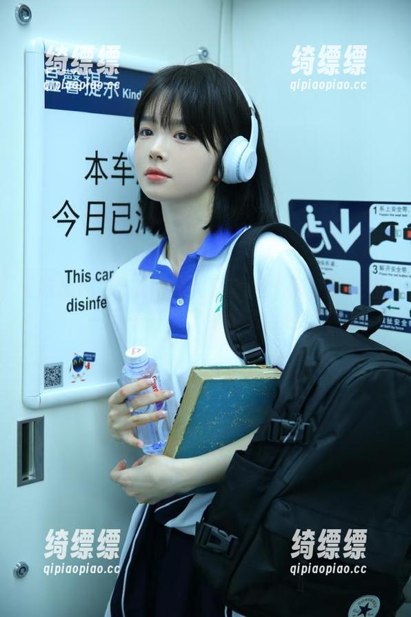 吃瓜网的入口就是个疯狂的按钮，一下子打开了新世界，哈哈。