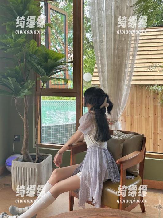 谁借了我吃瓜频道最新的八卦，我都想一口气吞下去！