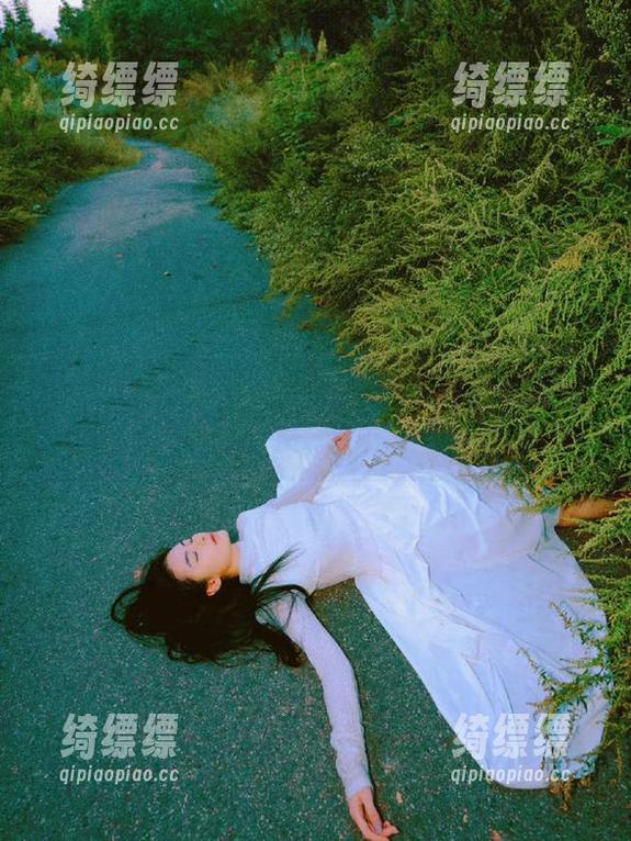 被首页的国产吃瓜辣到眼泪掉，感觉每个字都是调皮捣蛋的小精灵。