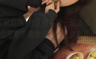 社区黑料网一波发布，让我仿佛置身于集体吃瓜的狂欢盛典中。