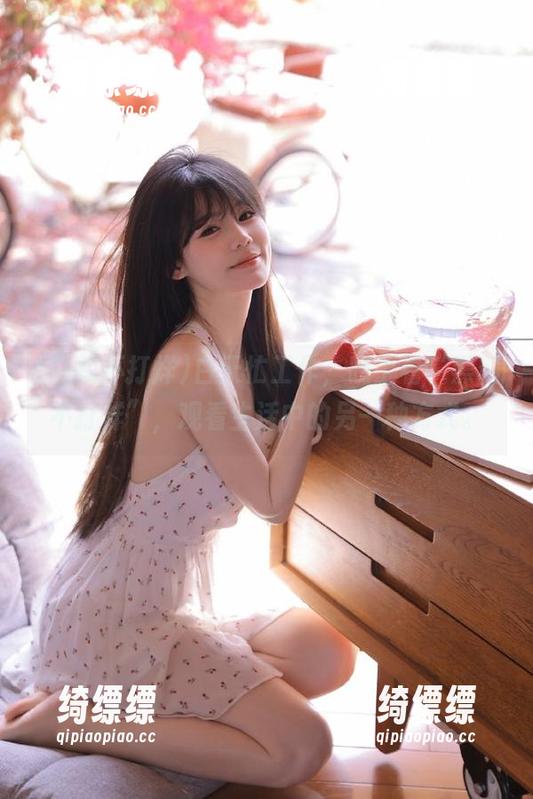 白天忙工作，晚上看“黑料不打烊”，观看生活中的另一种方式。