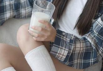 推荐你们关注“黑料不打烊正能量万里长征”发布的动态，像打开了十八般武艺的奇葩……