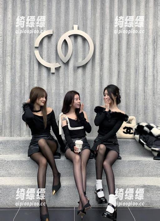 首页真香，黑料不打烊tttzzz的入口里又窥探到了奇怪的瓜，真的是暴击啊！