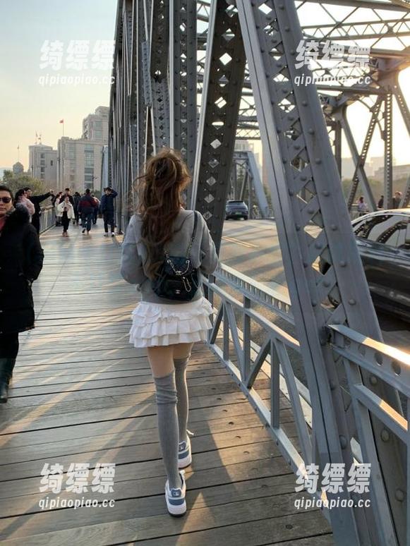 追剧还要有心情？试试黑料不打烊app，正能量轻松get！