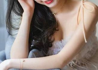 首页热搜和黑料不打烊简直是一家子，时刻保持‘热’状态