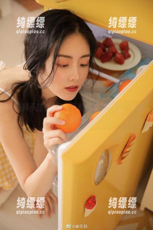 喂，下载黑料不打烊，今天的瓜你吃了没？