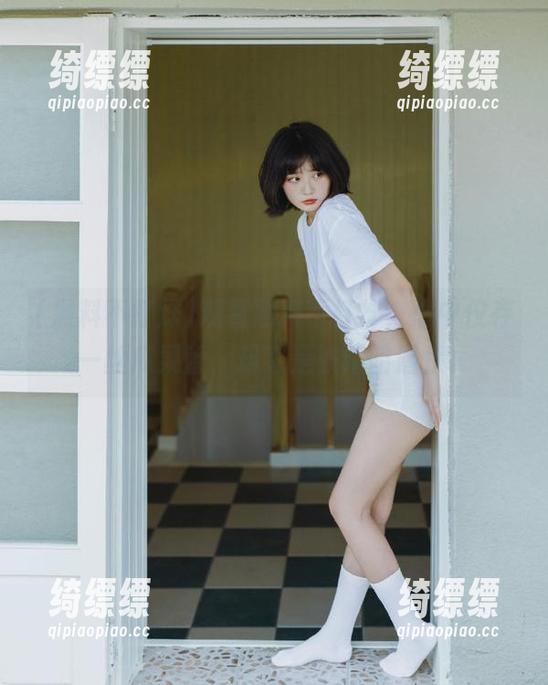 观看黑料不打烊，心中仅存一丝瓜果香，却老是被阴暗潜伏。