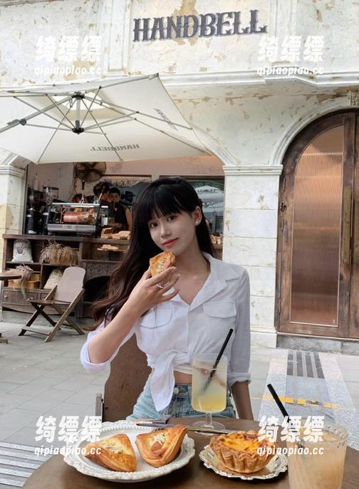 在“黑料不打烊tttzzz”的导航下面徘徊，那个入口根本不能回头啊