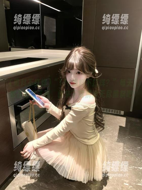“17c黑料不打烊？”每天都在等瓜子机，快来下载解锁无尽黑料吧！