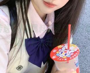 在黑料传送门直达处，等着一场脑洞大开的瓜雨！