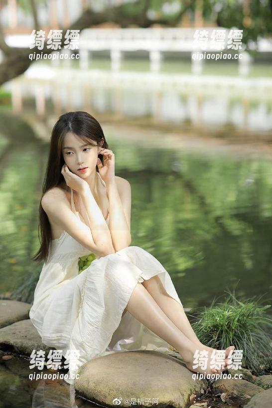 黑料社网站：下载八卦，别忘了备好瓜子！