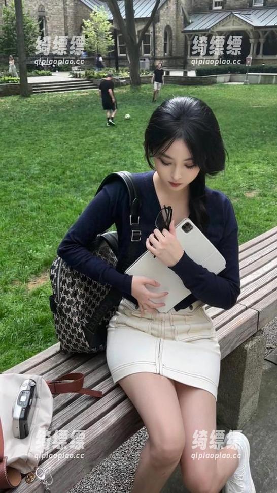坦白说，“黑料社”网页的内容实在让人无法自拔，哎。