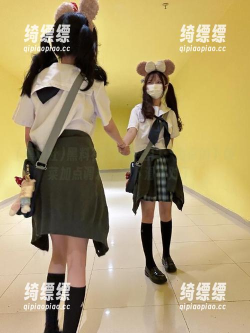 黑料社下载传送门：为你的下饭菜加点调料，往下滑就对了！